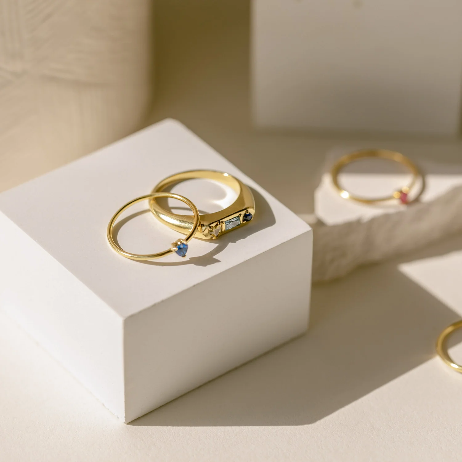 Bold Birthstone Signet Ring in 18K Gold - Image 6