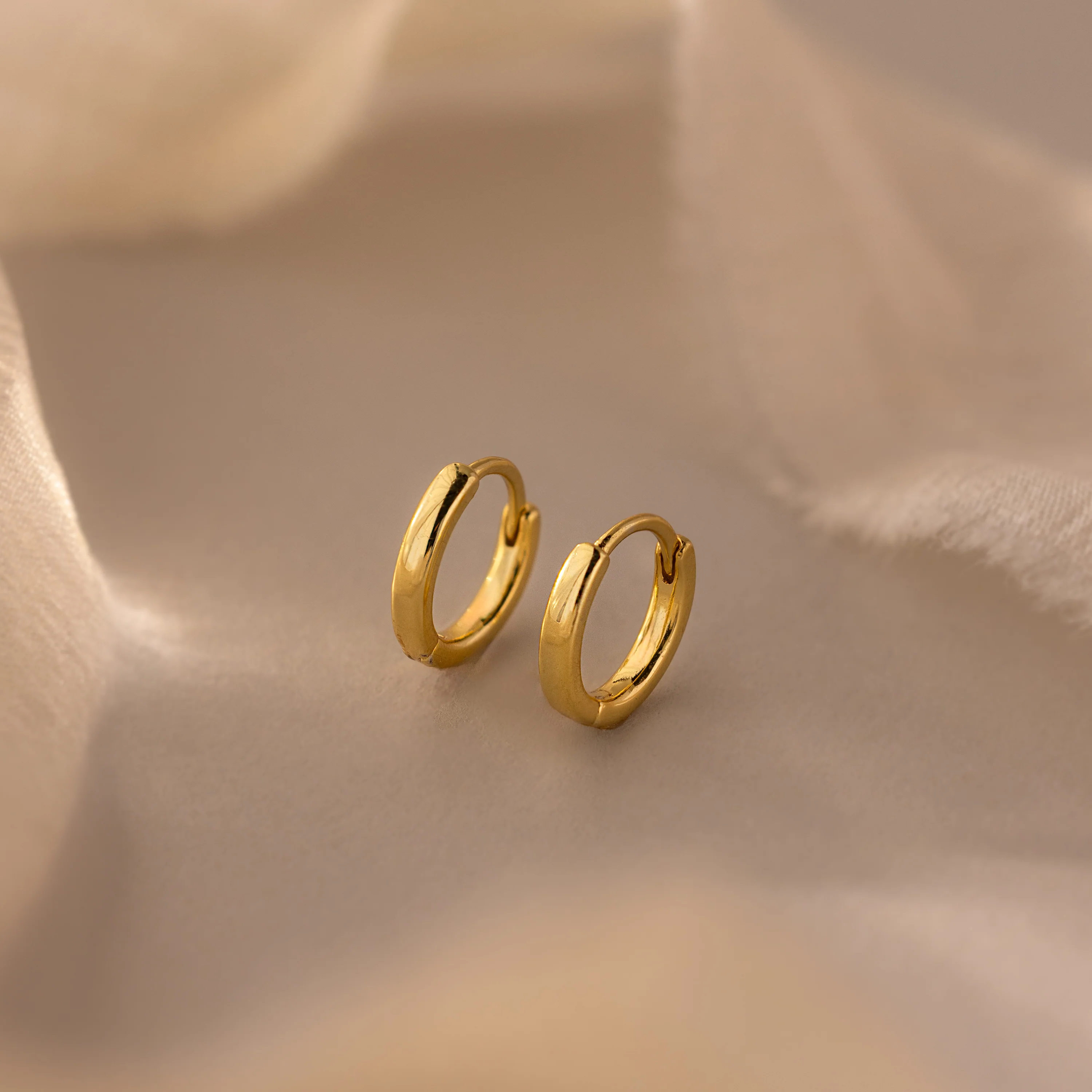 7mm Dainty Huggies