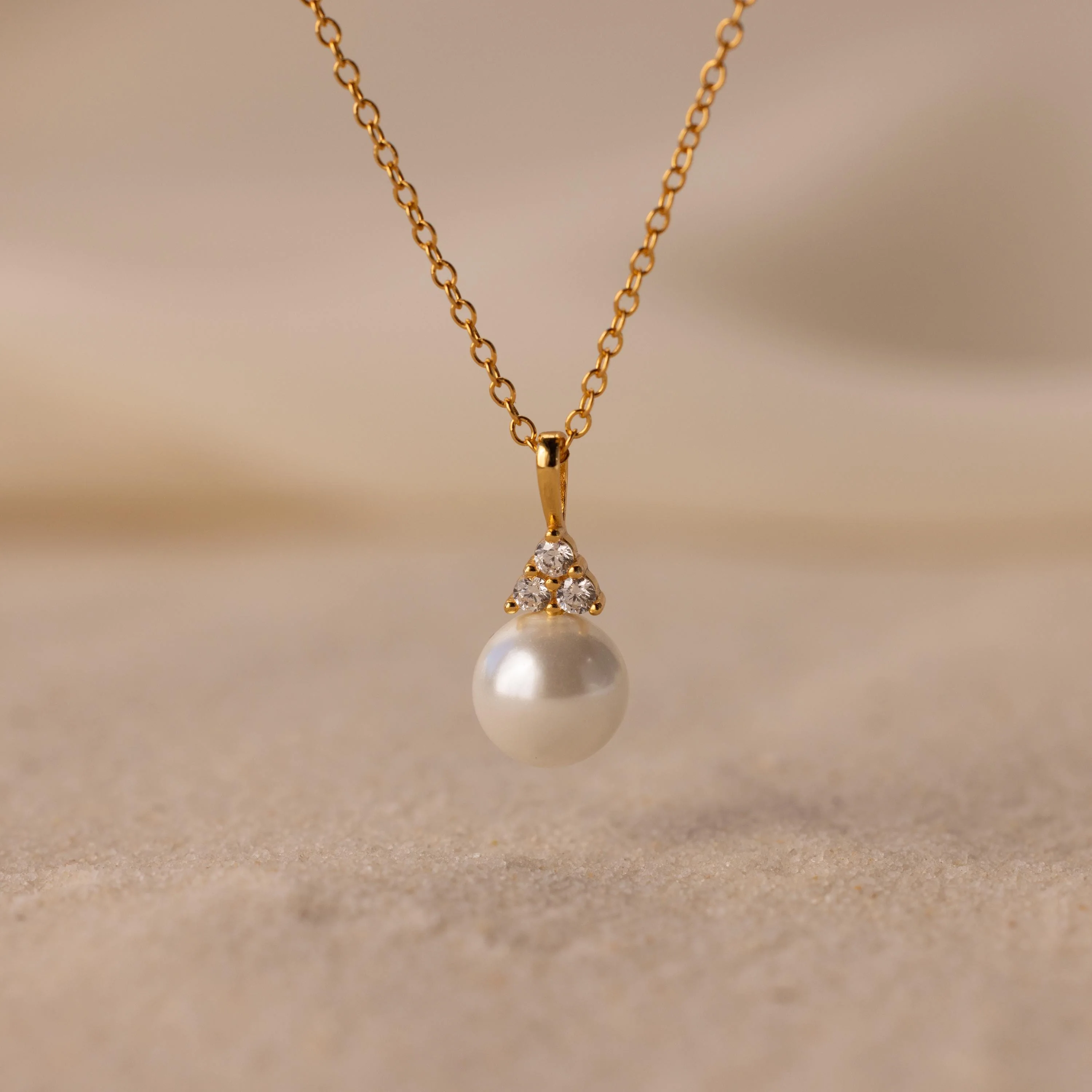 Diamond Halo Pearl Necklace in 18K Gold