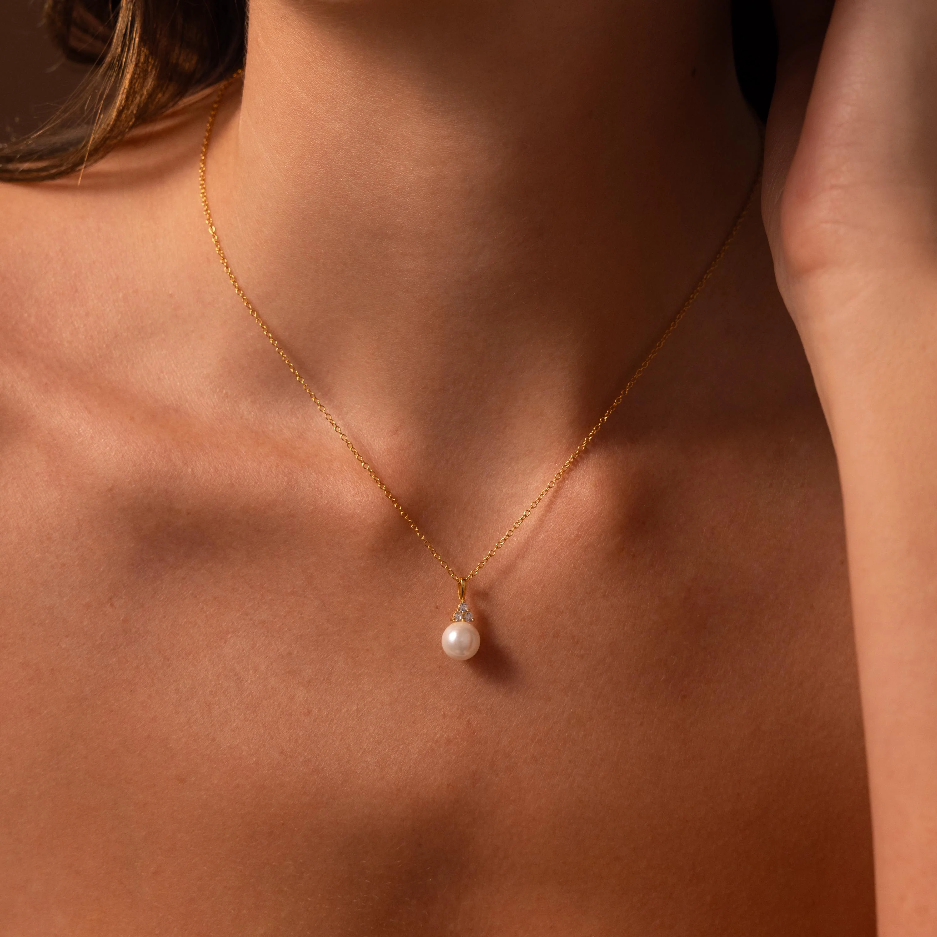 Diamond Halo Pearl Necklace in 18K Gold - Image 2