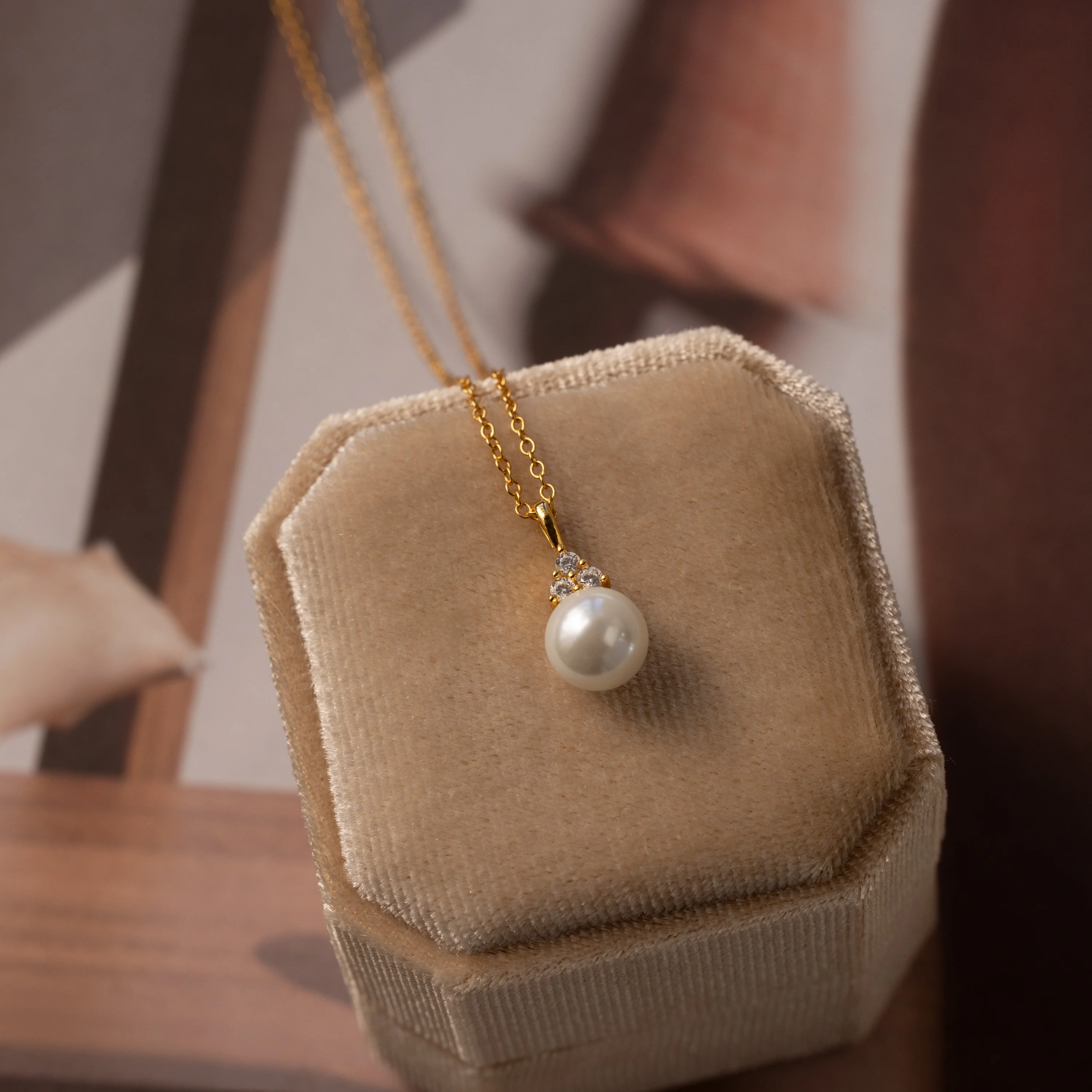 Diamond Halo Pearl Necklace in 18K Gold - Image 5