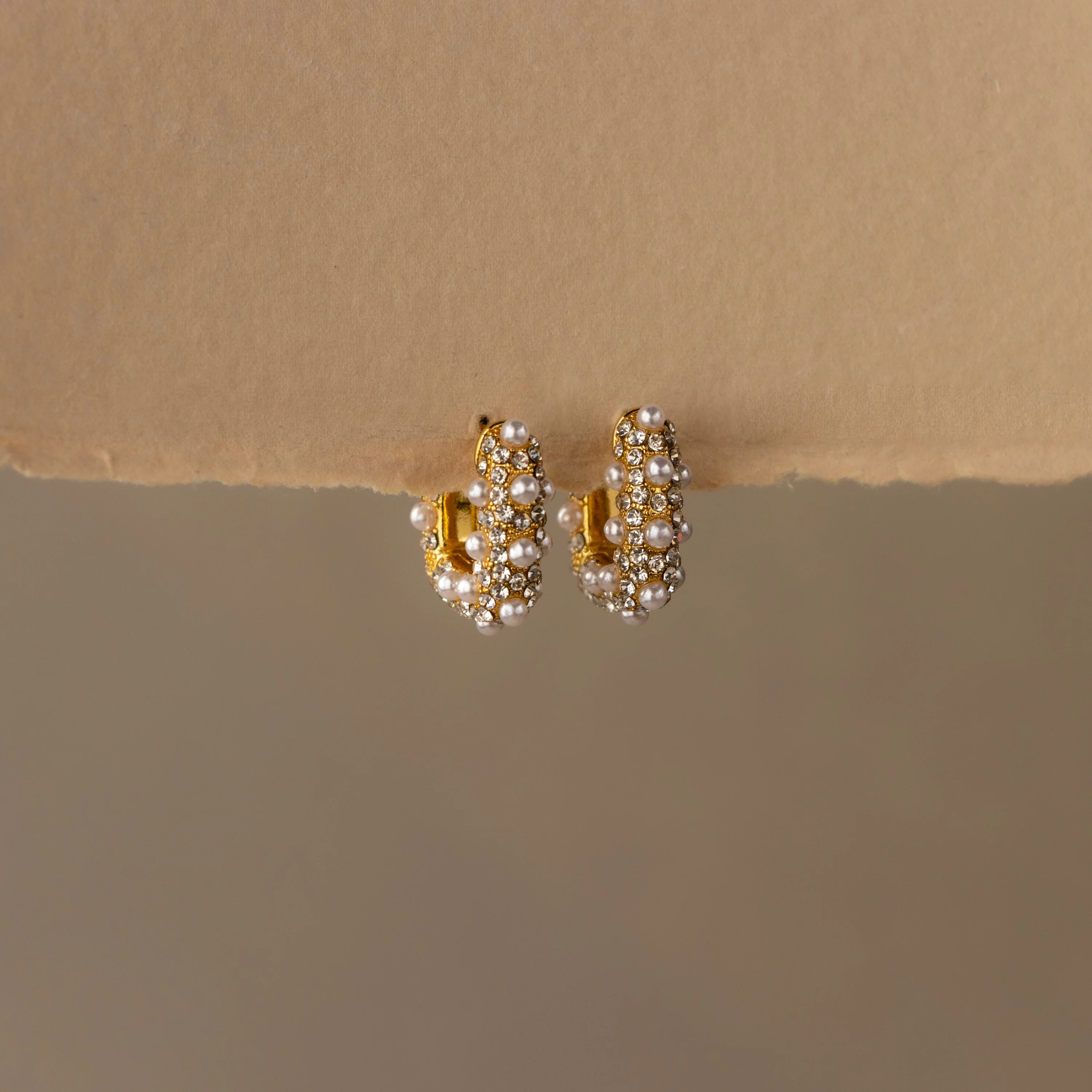 Diamond Pearl Cluster Link Huggies