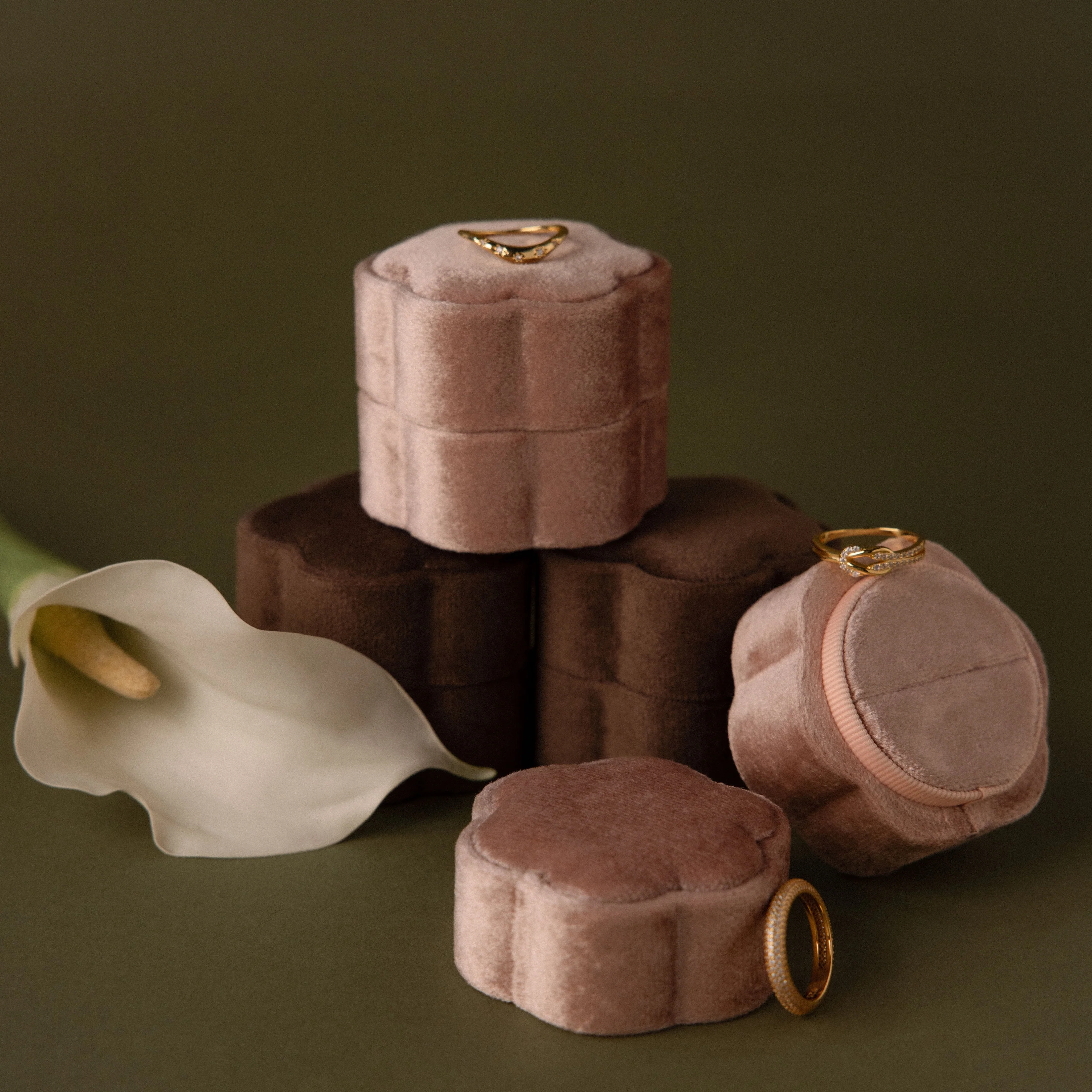 Flower Velvet Ring Box - Image 2