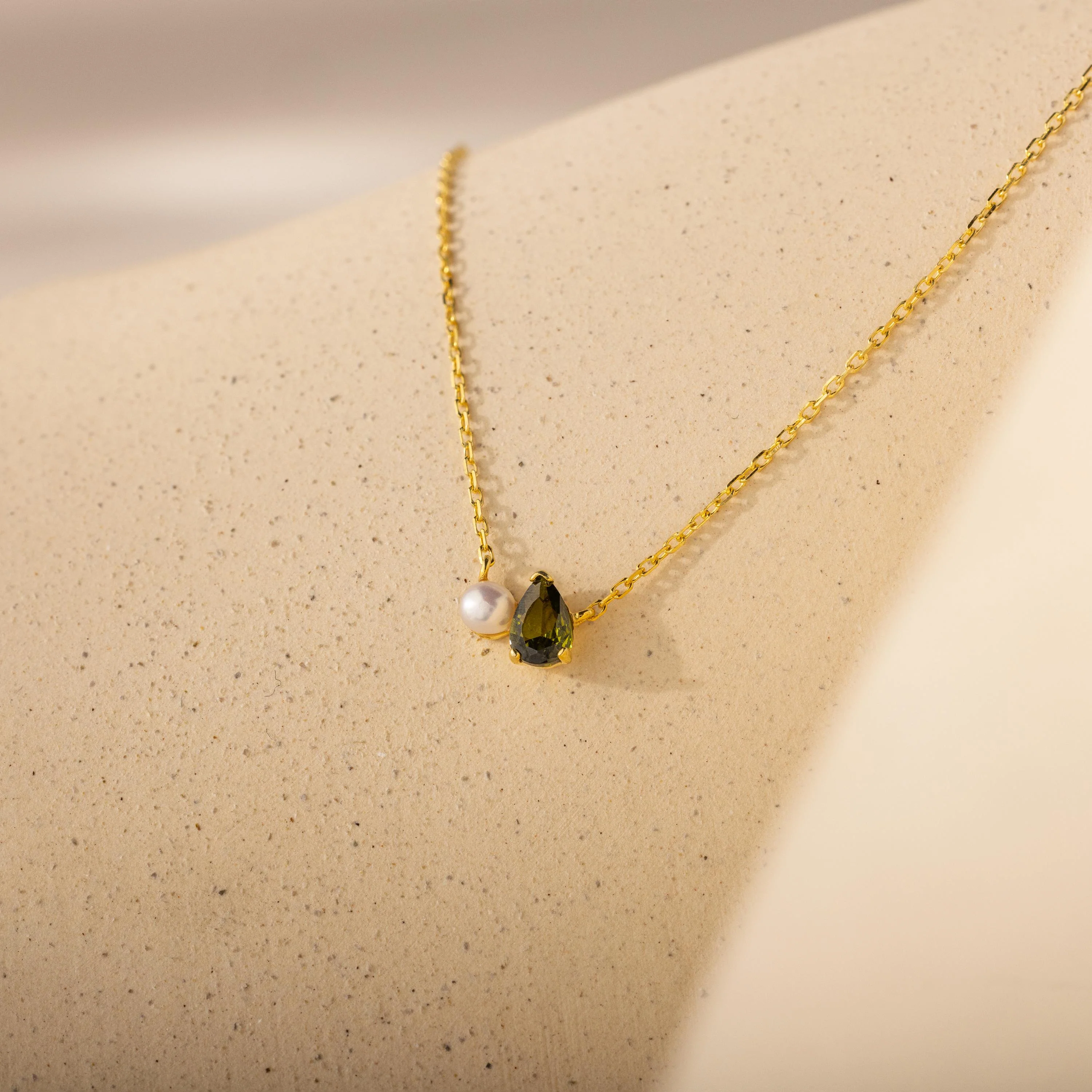 Teardrop Peridot & Pearl Necklace - Image 3