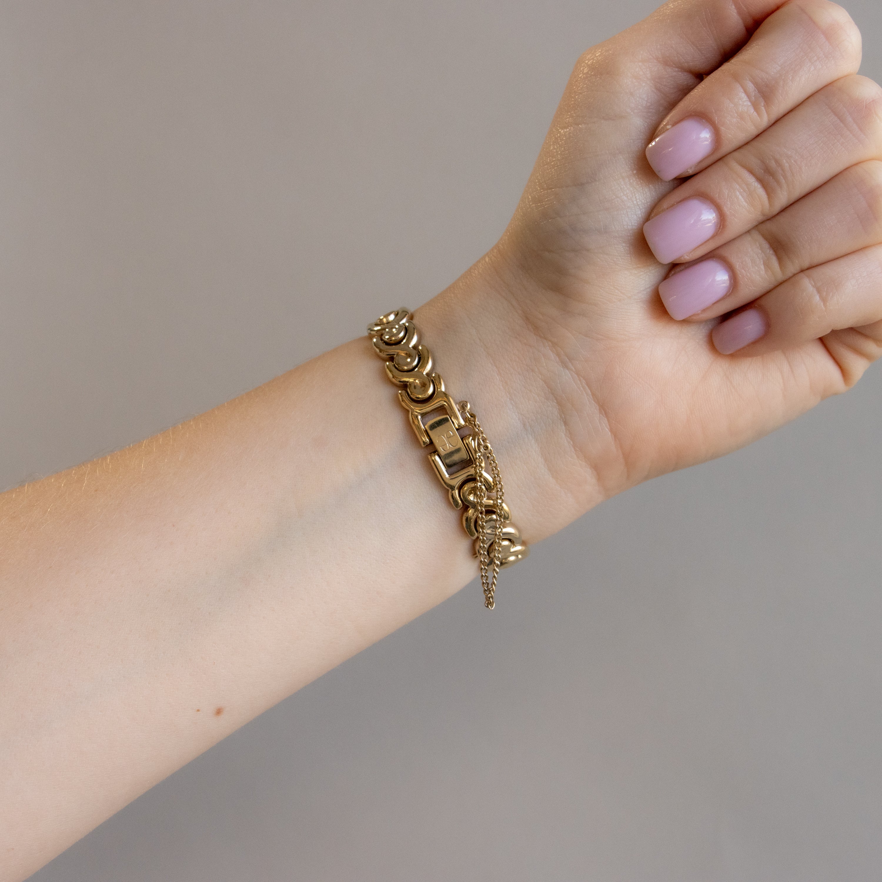 Vintage Elegance Pink Tourmaline Gold Watch - Image 3