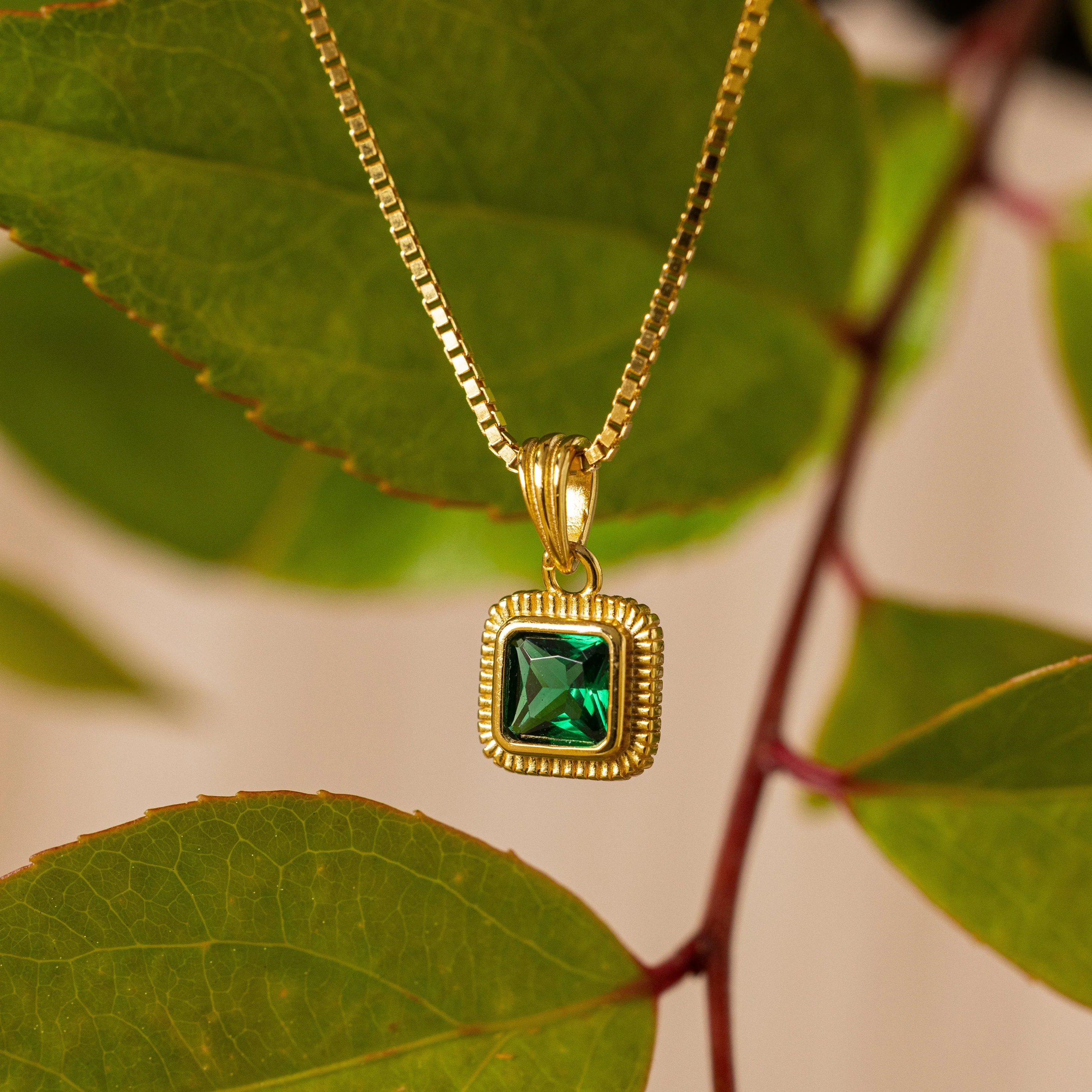 Vintage Emerald Pendant Necklace - Image 5