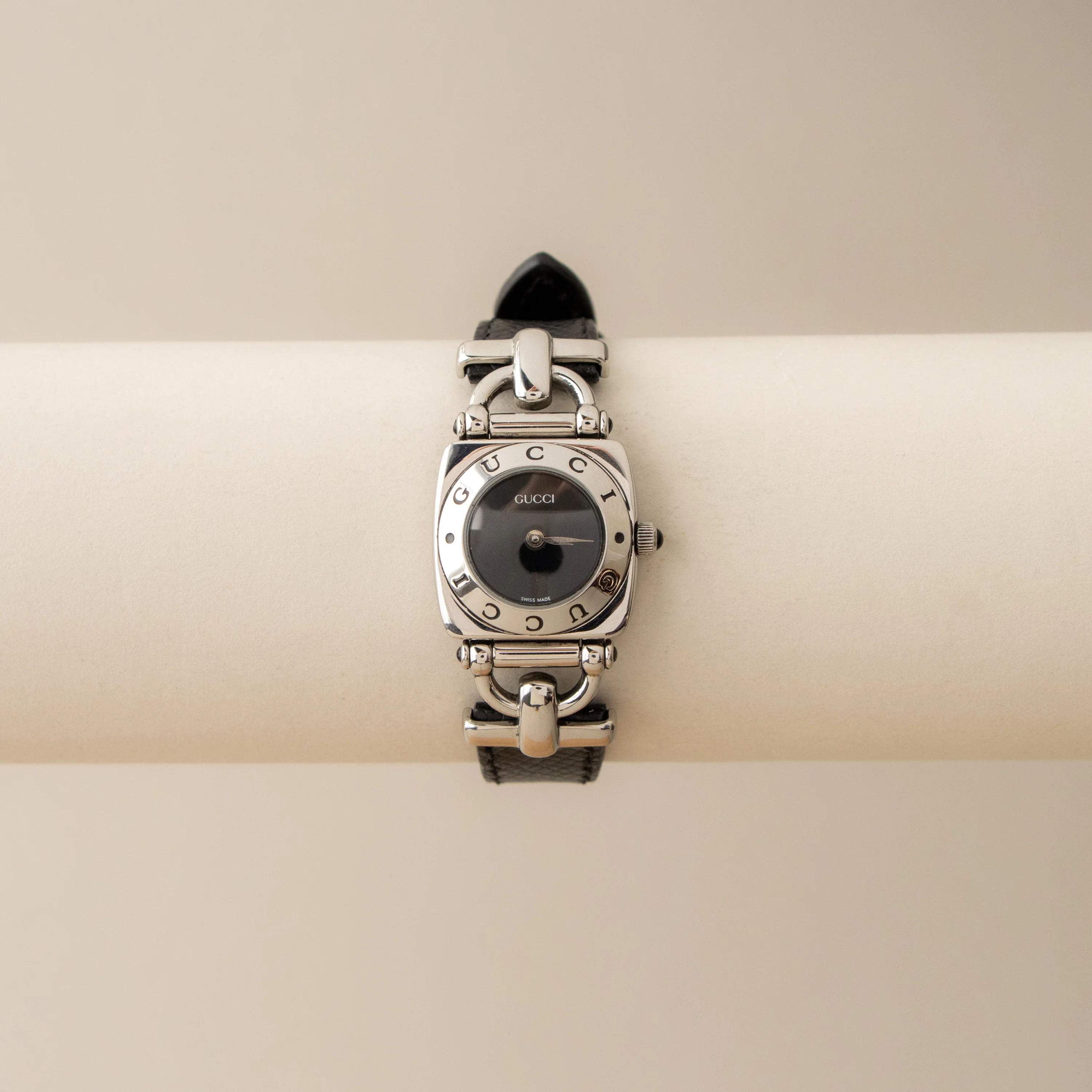 Vintage Gucci Swiss Horsebit Leather Silver Watch - Image 2