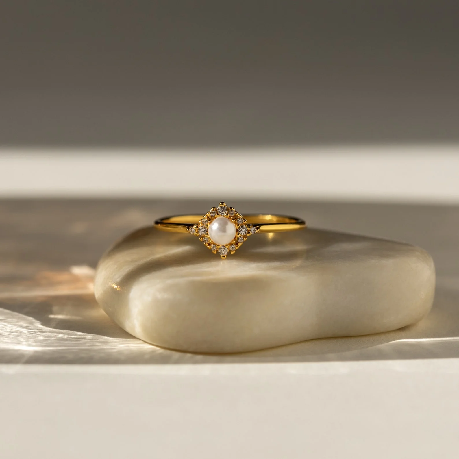 Vintage Pave Pearl Ring in 18K Gold - Image 4